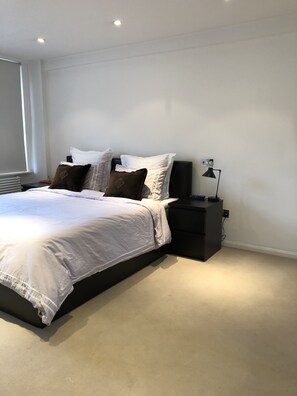 Bedroom: super king-size bed, luxury designer linen, wool carpet 