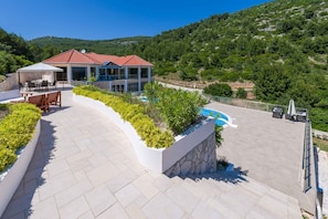 Beautiful Korcula Villa | 7 Bedrooms | Villa Karbuni Deluxe | Wonderful Sea & Beach Views | Zaglav Bay