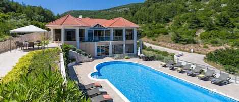 Beautiful Korcula Villa | 7 Bedrooms | Villa Karbuni Deluxe | Wonderful Sea & Beach Views | Zaglav Bay