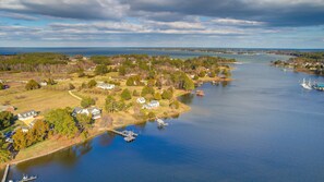 Queen's Creek is just off the Piankatank River and the Chesapeake Bay!