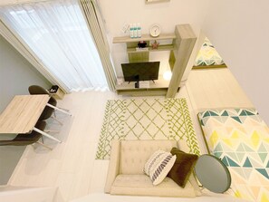 2 semi-double beds + 1 futon