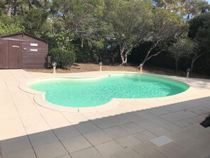 Piscine avec terrasse