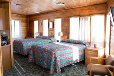 Scenic Bay Motel Room 1