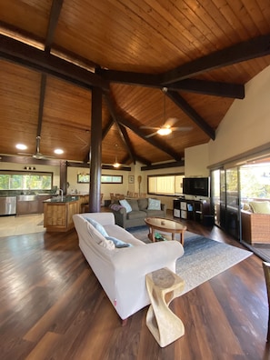 High ceilings. Pole home design.
