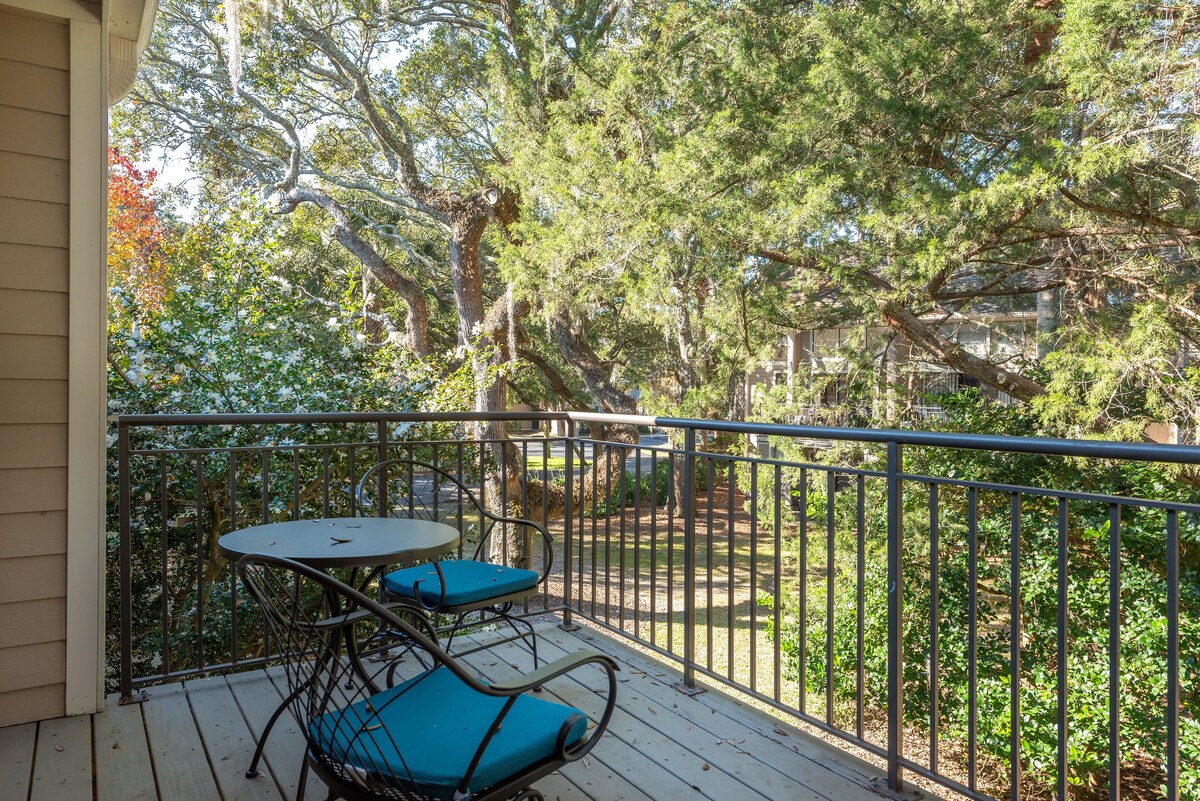 Close to Beach! Inviting 2BR/2BA High Hammock Villa! Upper Level! Pet Friendly!