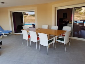 Outdoor dining