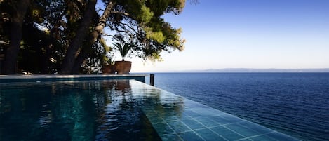 Spectacular Beachfront Brac Villa | 6 Bedrooms | Villa Selca Violet | Magnificent Views of The Adriatic Sea & Heated Pool | Selca