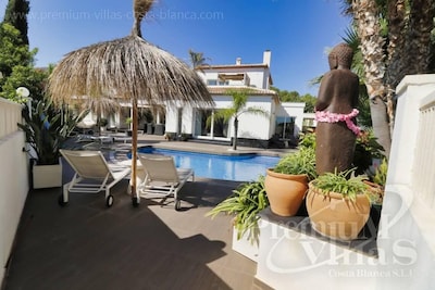 Charming Romantic Modern villa with Swimming Pool Jacuzzi and lots of privacy