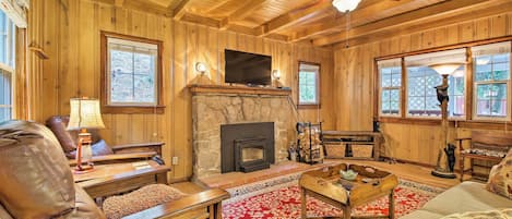 Lake Arrowhead Vacation Rental | 2BR | 1BA | 850 Sq Ft | Stairs Required