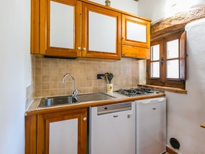 Cabinetry, Spüle, Sinken, Zapfhahn, Countertop, Gebäude, Eigentum, Fenster, Armatur, Küche
