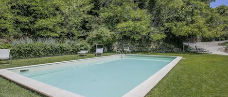 Plant, Water, Swimming Pool, Sky, Rectangle, Shade, Tree, Building, Grass, Leisure