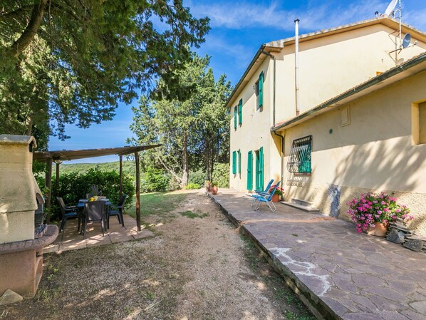 Plante, Propriété, Ciel, Bâtiment, Fenêtre, Surface De La Route, Nuage, Lot Terre, Architecture, Arbre