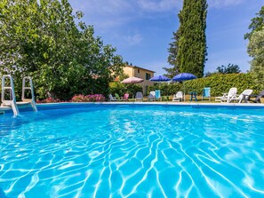 Water, Sky, Swimming Pool, Cloud, Plant, Azure, Tree, Building, Leisure, Aqua