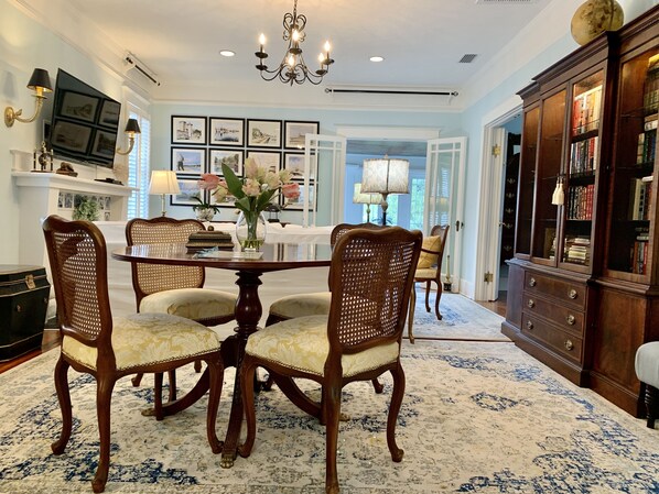 Living/dining room 