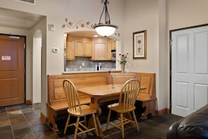Kitchen & Dining
