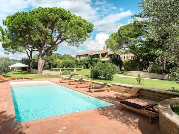 Water, Cloud, Plant, Sky, Property, Tree, Building, Swimming Pool, Shade, Natural Landscape