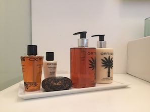 Bathroom amenities