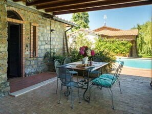 Plant, Furniture, Table, Building, Chair, Flowerpot, Sky, Azure, Outdoor Furniture, Shade