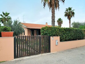 Propriété, Immobilier, Maison, Clôture, Bâtiment, Domicile, Zone Résidentielle, Arbre, Accueil Escrime, Façade