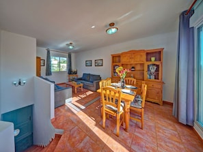 Möbel, Blau, Bilderrahmen, Holz, Wohnzimmer, Schublade, Flooring, Fernsehen, Fussboden, Holzbeize
