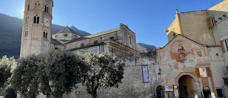 Edificio, Cielo, Tiempo De Día, Propiedad, Azur, Encendiendo, Diseño Urbano, Planta, Bloque De Pisos, Rascacielos