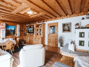 Möbel, Eigentum, Bilderrahmen, Holz, Tabelle, Beleuchtung, Interior Design, Fenster, Die Architektur, Wohnzimmer