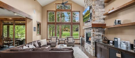 Rope Rider Retreat: - Fantastic great room with vaulted ceiling, and views of the golf course.