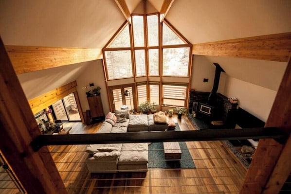 Reclaimed tobacco wood floors, cedar beams, and epic views.