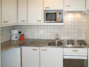 Cabinetry, Kitchen Sink, Countertop, Sink, Property, Tap, Kitchen Stove, Kitchen, Kitchen Appliance, Home Appliance