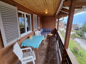 Building, Property, Plant, Window, Table, Wood, Interior Design, Tree, Porch, House