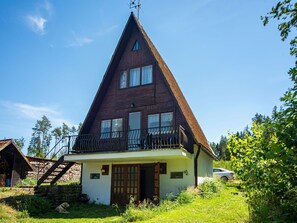 Ciel, Plante, Bâtiment, Propriété, Fenêtre, Nuage, Lot Terre, Végétation, Maison, Bois