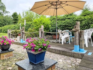 Flower, Plant, Flowerpot, Botany, Umbrella, Sky, Tree, Houseplant, Shade, Outdoor Furniture