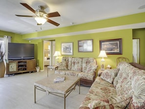 Living Room w/Open Floor Plan