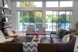 Living room with view to pool and reserve