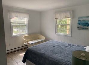 Main bedroom with queen bed