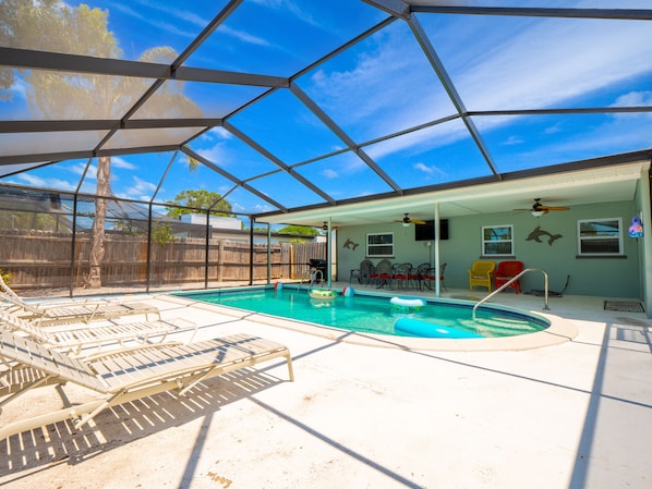 Beautiful enclosed pool with great Florida lanai. Table, chairs, 55" Smart TV