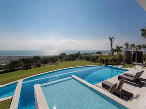 Stunning 5 Bedroom Villa in the Ocean Club - J167 - 2