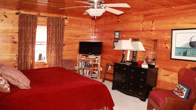 It’s Perfect!! Enjoy an acre of private land and hot tub!