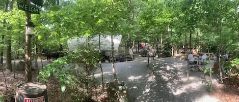 Beautiful Wooded Area.... Private...Hot Tub...Luxury Glamping... (heat & air)