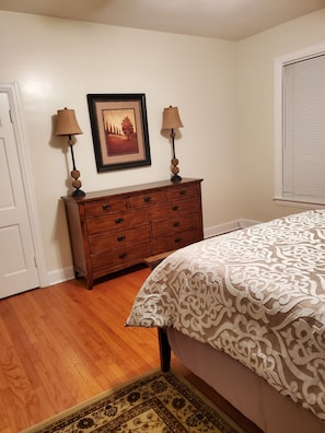 2nd Queen Bedroom 