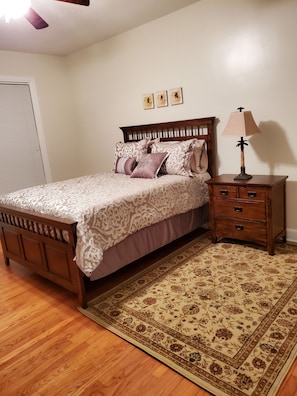 2nd Queen Bedroom 