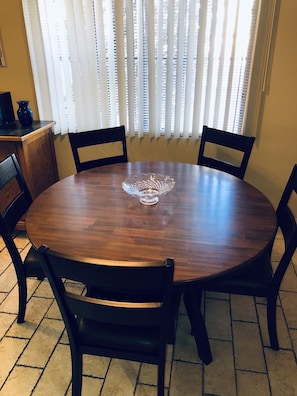 Brand new maple inlaid dining room set with seating for six