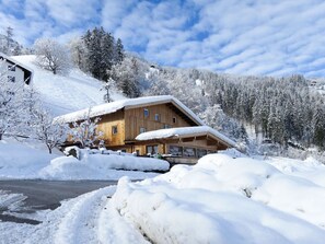 Schnee, Winter, Einfrieren, Berg, Eigentum, Geologisches Phänomen, Himmel, Haus, Zuhause, Baum