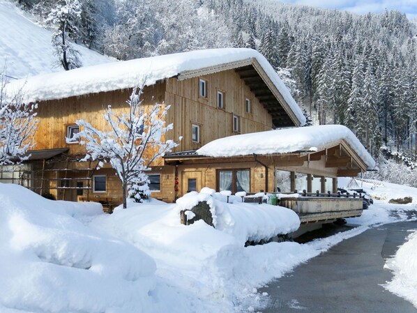 Neige, Bâtiment, Jour, Propriété, Fenêtre, Arbre, Maison, Branche, Chalet, L'Eau