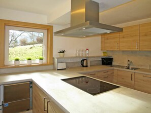 Cabinetry, Countertop, Spüle, Eigentum, Gebäude, Zapfhahn, Fenster, Küche, Holz, Herd