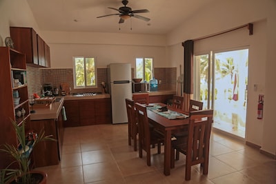 Beachfront Apartment (4 guests)    