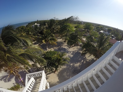 Beachfront Apartment (4 guests)    