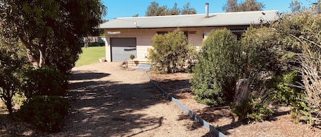 Just a short walk to the Ninety Mile Beach...Hideaway Beach Cottage