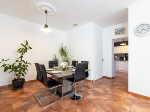 Furniture, Plant, Table, Houseplant, Wood, Interior Design, Flooring, Floor, Living Room