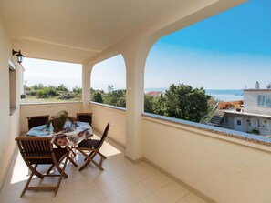 Propriété, Bâtiment, Pièce, Immobilier, Maison, Appartement, Balcon, Meubles, Sol, Architecture